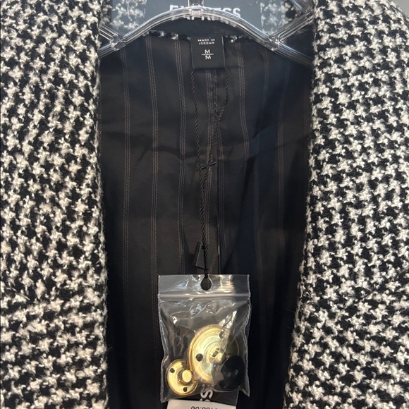 BRAND NEW Express Black and White Houndstooth Blazer with Gold Accents - Picture 4 of 6
